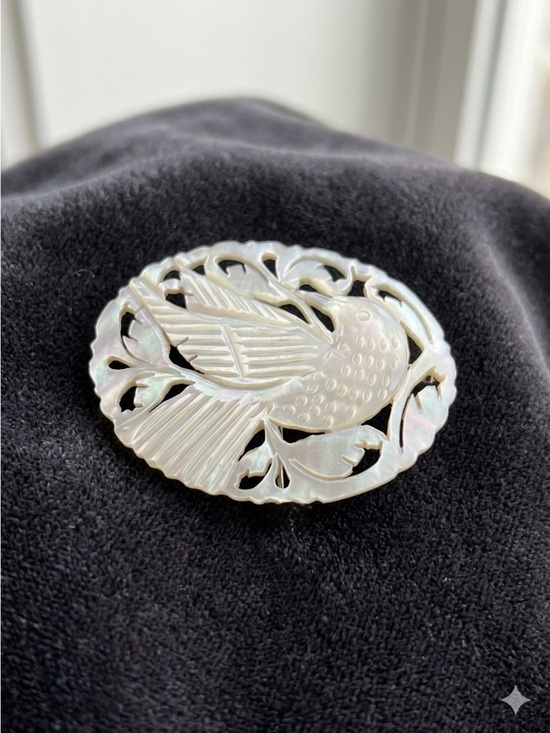 Jewelry - Carved Mother-of-Pearl Bird Brooch - Cream